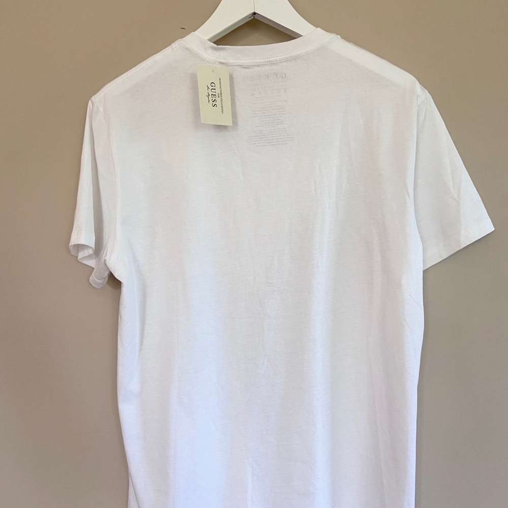 •Guess• embossed logo tee - Picture 4 of 6